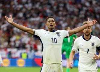 Jude Bellingham wearing England's jersey during a qualify match to World Cup 2026